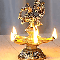 Divine om Golden Electric